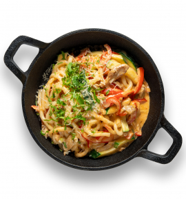 Udon noodles with chicken, peppers, and zucchini